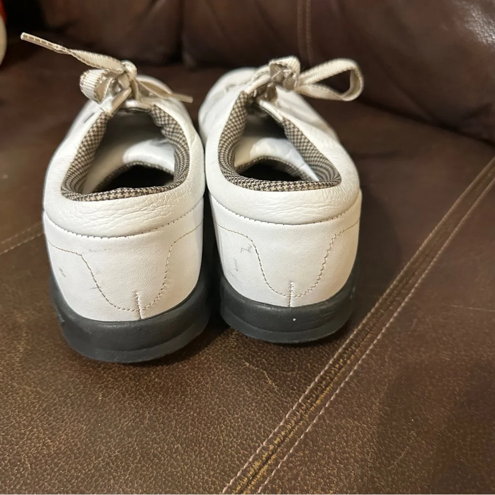 FootJoy Women's Size 9M All White Leather Extra Comfort Lace Golf Shoes‎ 98599